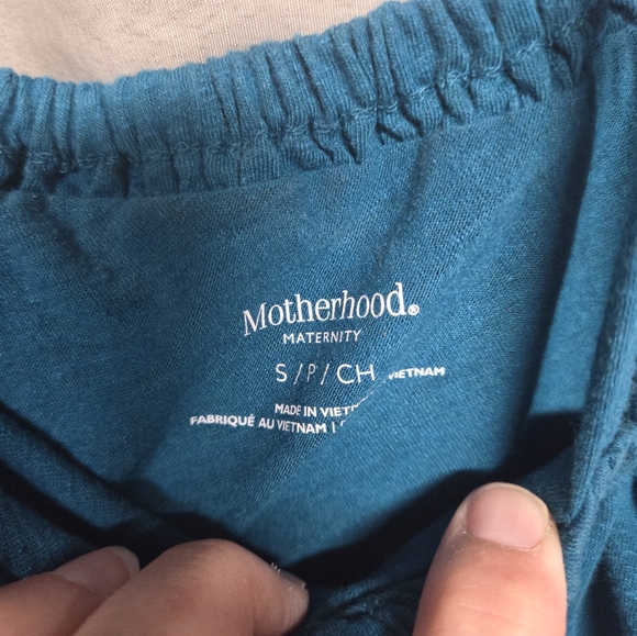 Adorable blue ruffle maternity tank - Picture 3 of 3